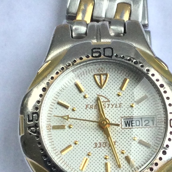WOMAN “FREE STYLE “ WATCH - Picture 1 of 4